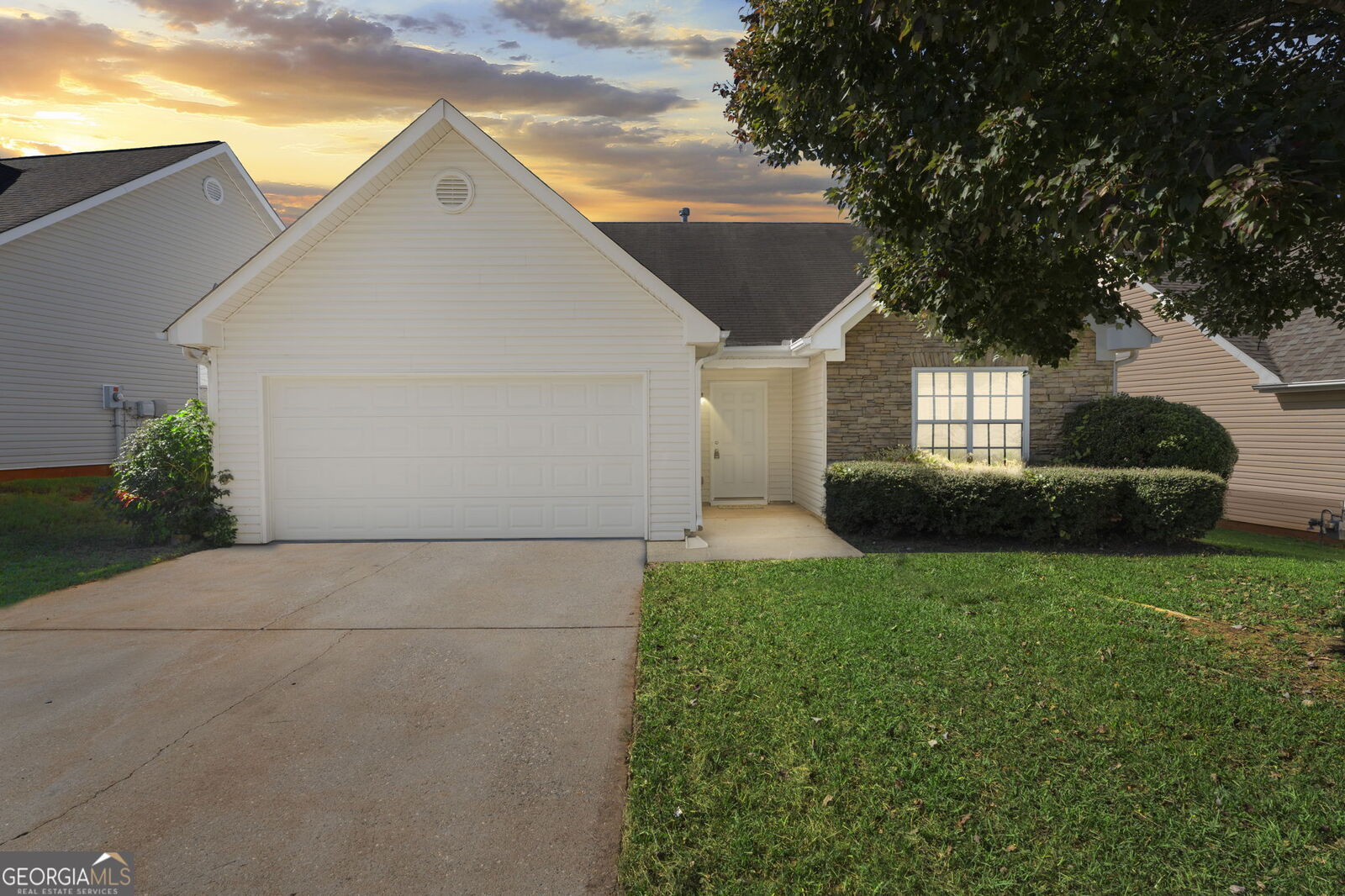 Property Photo: 95 Collins Trace GA 30016