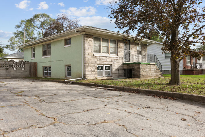 Property Photo:  1676 W 13th Avenue 2  IN 46404 