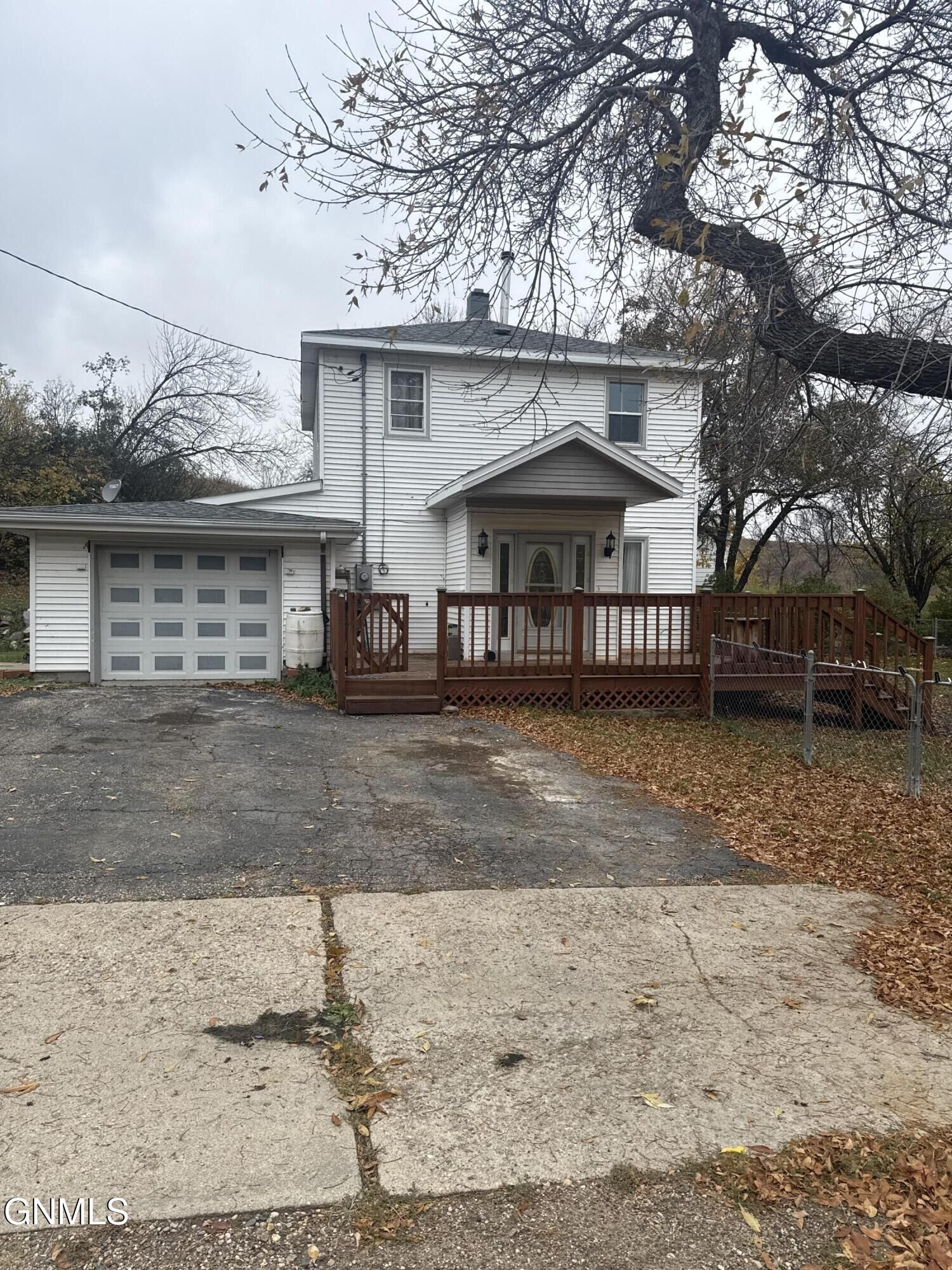 Property Photo:  320 Wright Street S  ND 58734 