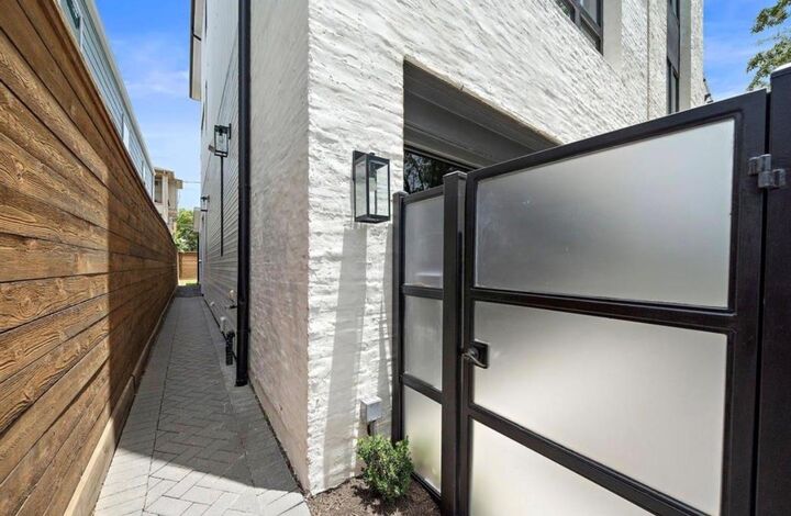 Property Photo: 404 W Pierce Street TX 77019