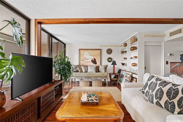 Property Photo: 250 Ohua Avenue 5E HI 96815