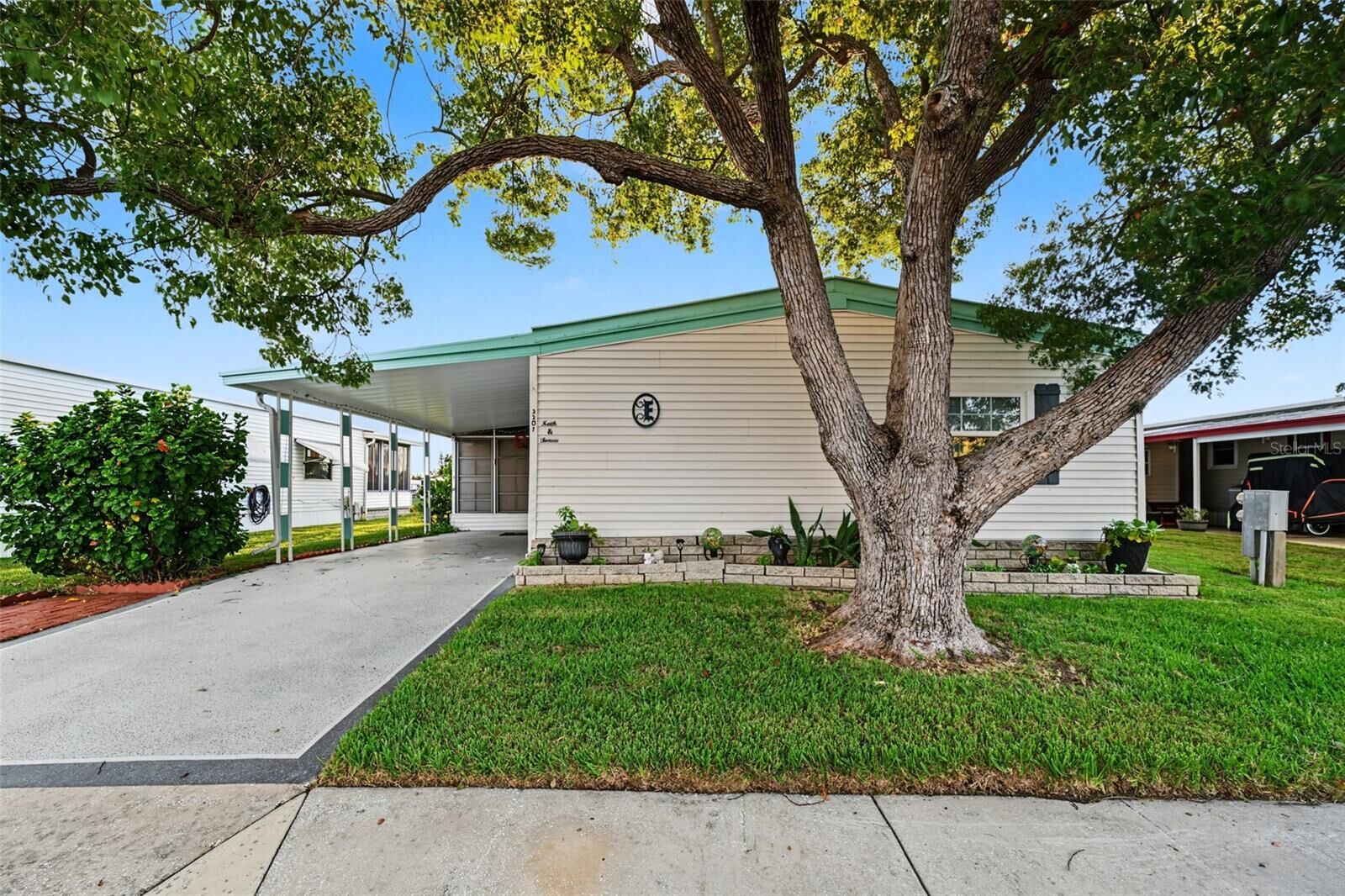 Property Photo:  3207 Brewster Drive  FL 34690 