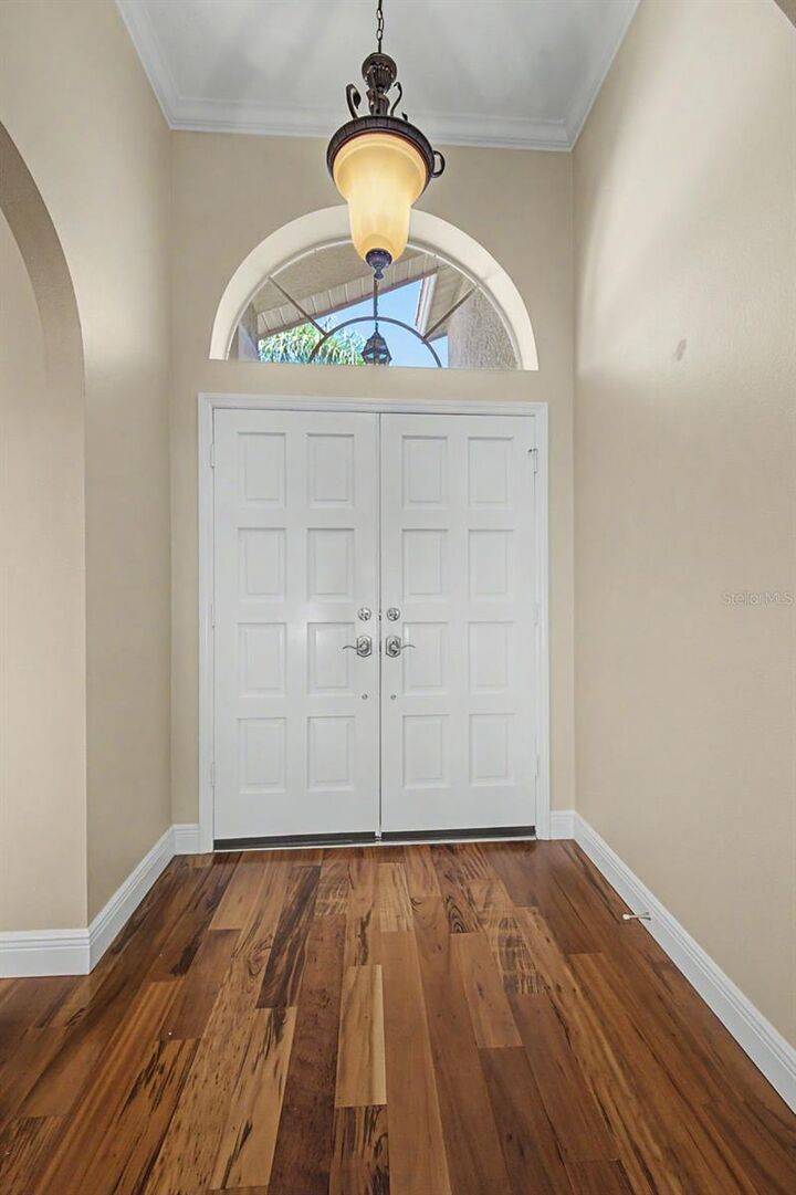 Property Photo: 1558 E Lake Woodlands Parkway FL 34677