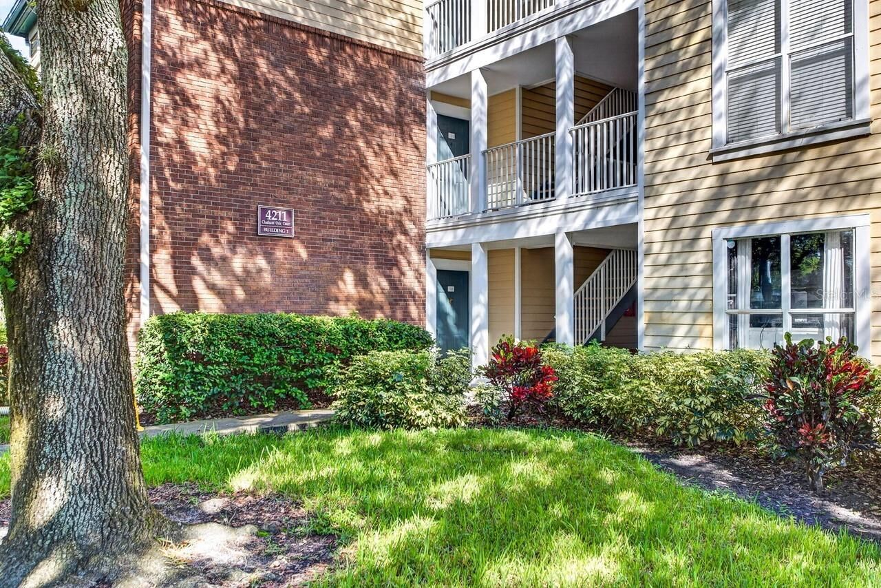 Property Photo: 4211 Chatham Oak Court 111 FL 33624