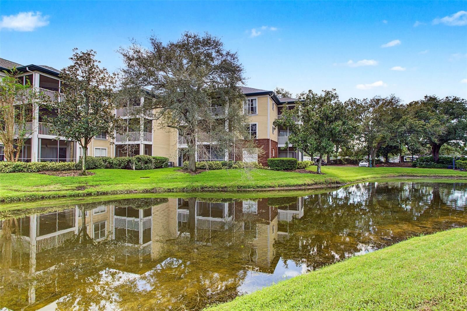 Property Photo:  4211 Chatham Oak Court 111  FL 33624 