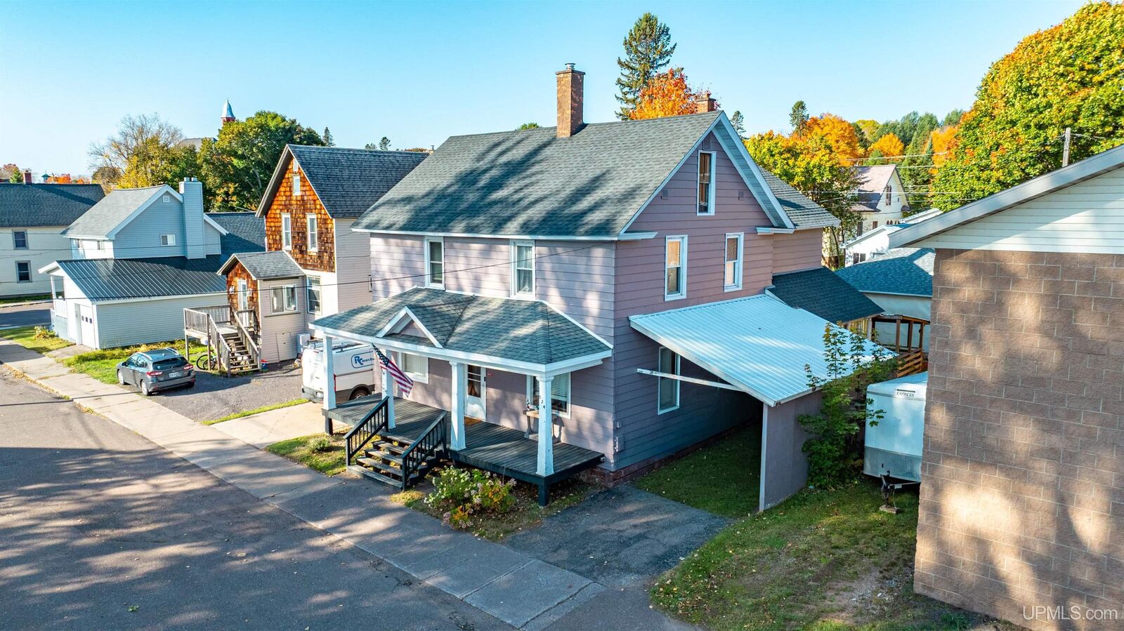 Property Photo: 522 And 524 Front Street MI 49945