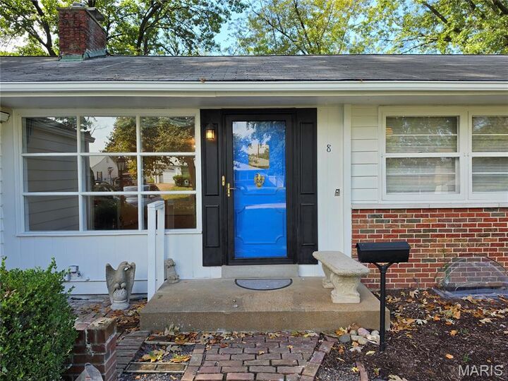 Property Photo:  8 Buckeye Drive  MO 63135 