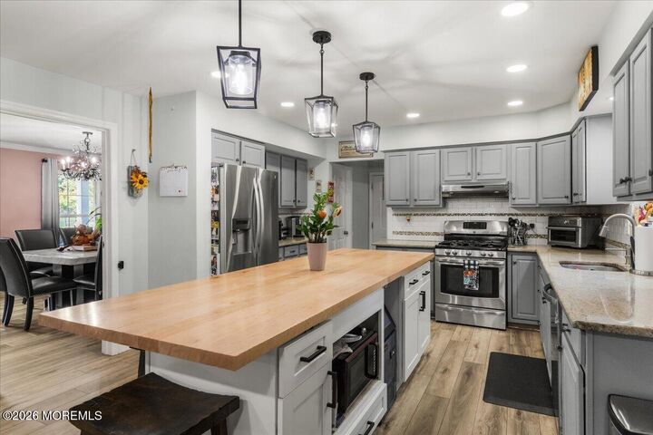 Property Photo: 6 Mayfair Court NJ 08527