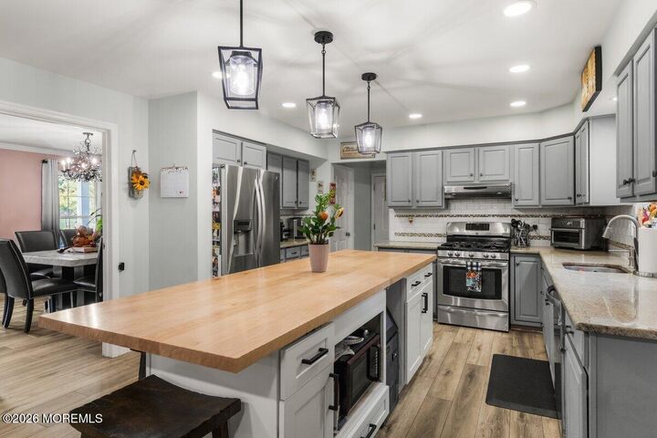 Property Photo: 6 Mayfair Court NJ 08527