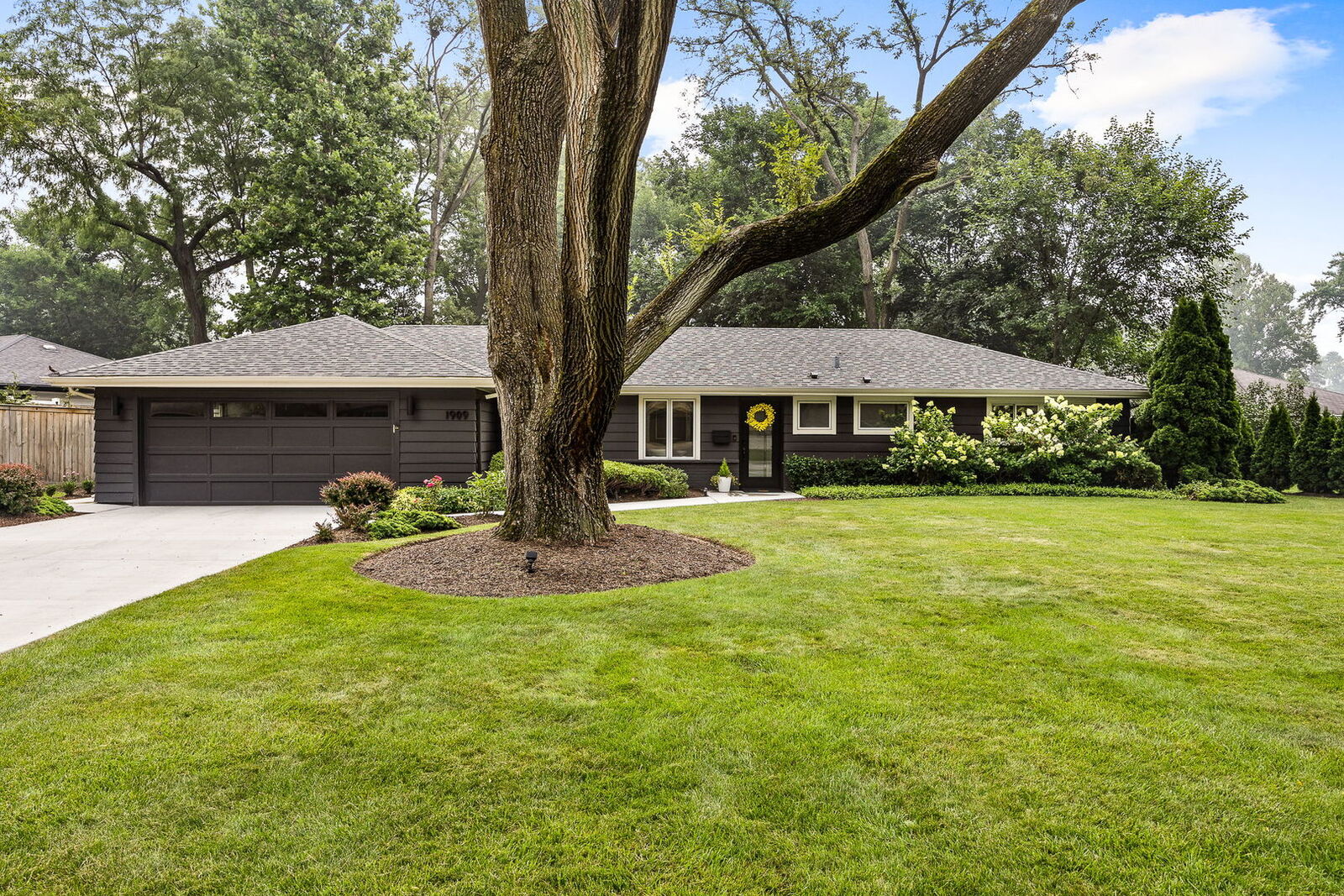 Property Photo:  1909 Martingale Road  IL 60187 