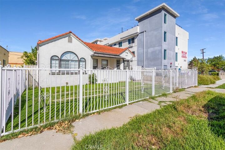 Property Photo:  2405 Clyde Avenue  CA 90016 