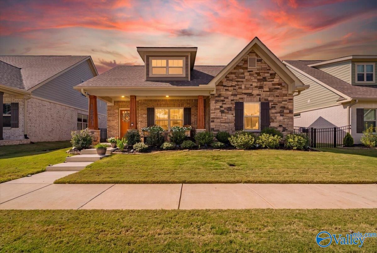 Property Photo:  1607 Calistoga Circle NE  AL 35811 
