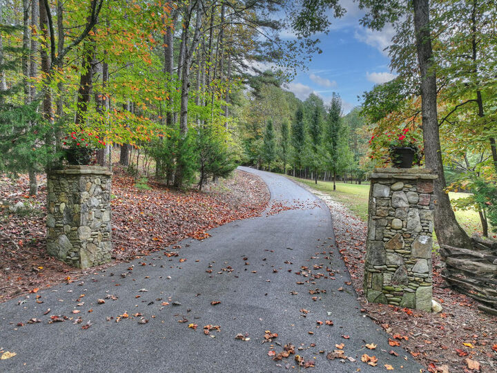 Property Photo:  1875 Daves Road  GA 30560 