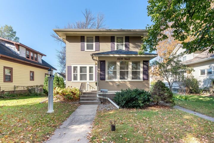 Property Photo:  609 Wall Street  MN 56003 