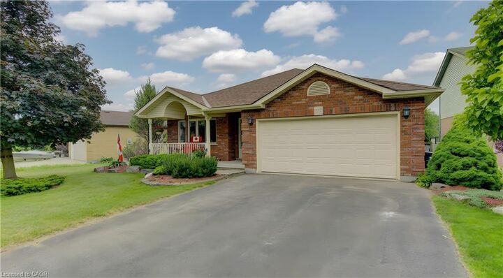 Property Photo:  599 Coldstream Drive  ON N2V 2H3 