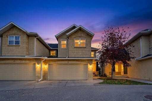 Property Photo:  39 #35 Strathlea Common SW  AB T3H 5P8 
