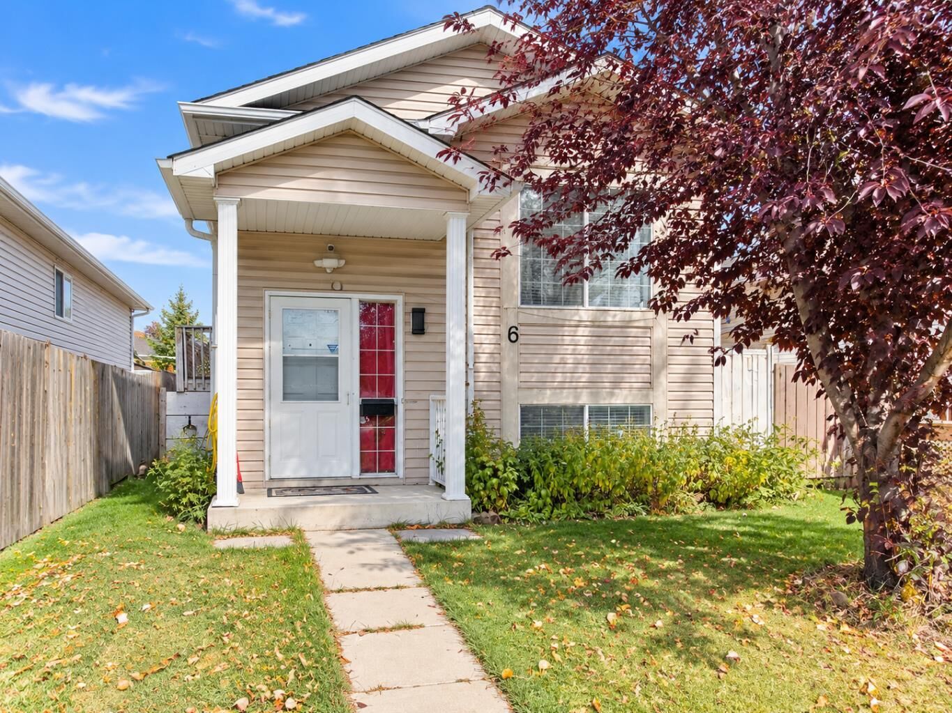 Property Photo:  76 Martinbrook Link NE  AB T3J 3N9 
