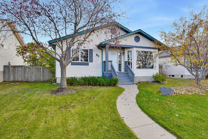 Property Photo:  85 West McDougal Road  AB T4C 1P9 