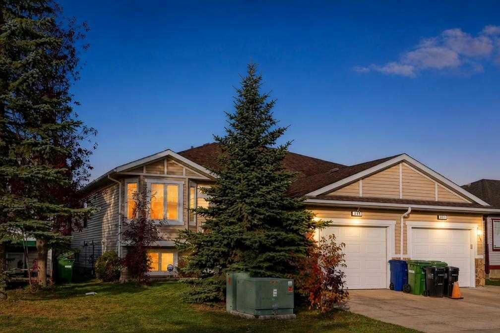 Property Photo:  445 Stonegate Way NW  AB T4B 3A1 