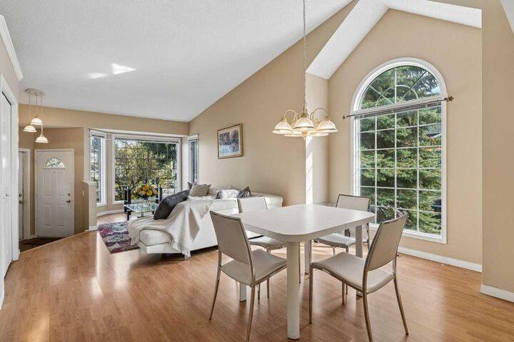 Property Photo:  525 Shawinigan Drive SW  AB T2Y 3A3 