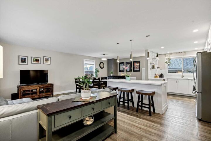 Property Photo:  96 Alderwood Close SE  AB T2H 1T3 