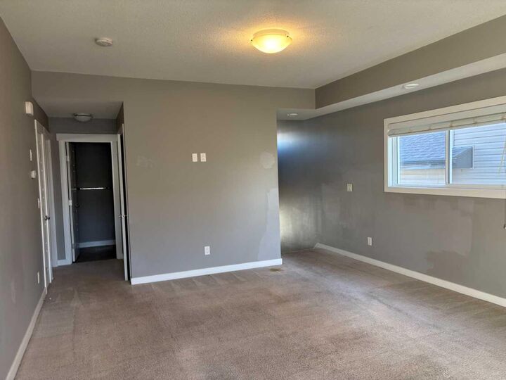 Property Photo:  B(Up), 10138 85A Street B(Up)  AB T8X 0N7 