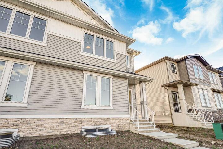 Property Photo:  129 Bridgeport Gate  AB T1X 3E2 