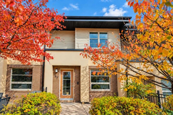 Property Photo:  37 Aspen Hills Common SW  AB T3H 0R7 