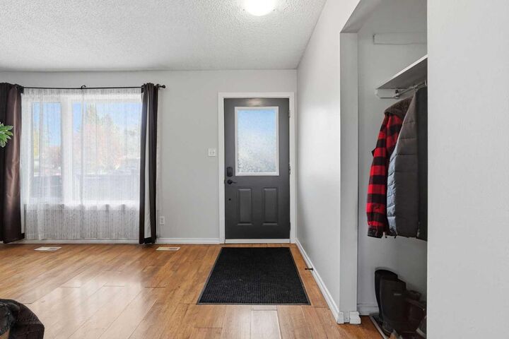 Property Photo:  5020 58 Street Close  AB T4T 1G4 
