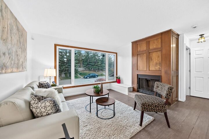 Property Photo:  260 Berwick Drive NW  AB T3K 1P5 