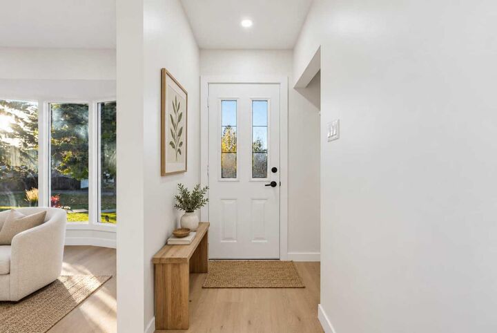 Property Photo:  83 Ferncliff Crescent SE  AB T2H 0V5 