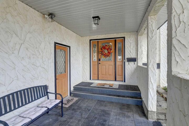 Property Photo:  9821 76A Avenue  AB T8V 3Y5 