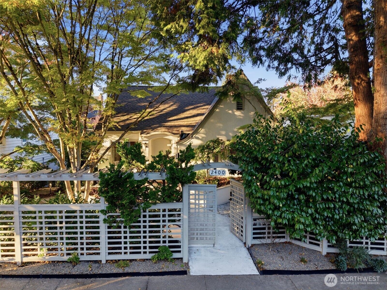 Property Photo: 2400 E Roanoke Street WA 98112