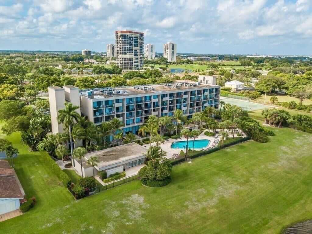 Property Photo:  1830 Embassy Drive 112  FL 33401 