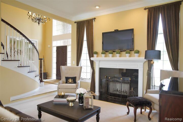 Property Photo:  916 Majestic  MI 48306 