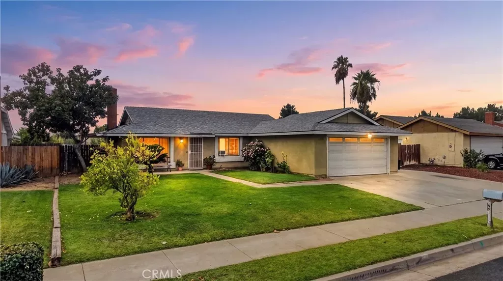 Property Photo: 25159 Bay CA 92553
