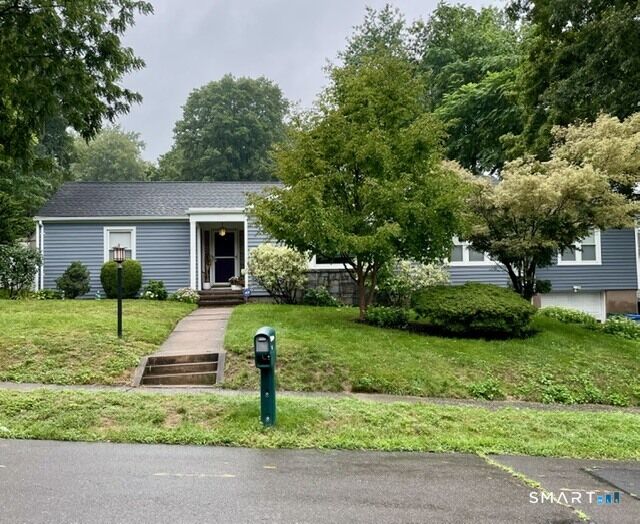 Property Photo: 16 Seminole Street CT 06518