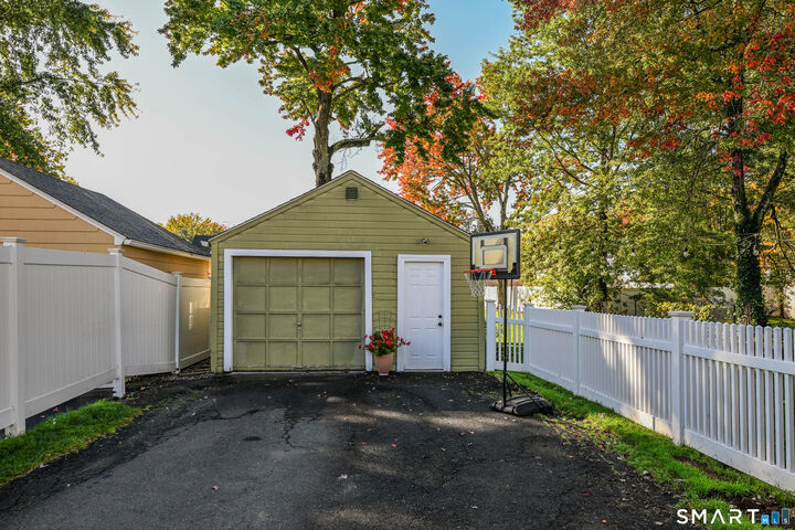Property Photo:  127 Edgemere Avenue  CT 06110 