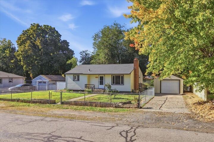 Property Photo: 1101 N Rudolf Rd WA 99206