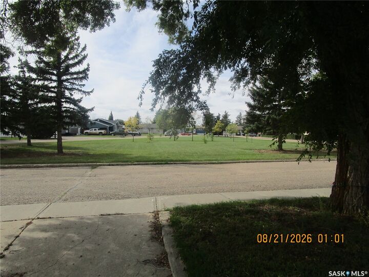Property Photo:  13 3rd Street E  SK S0H 0B0 