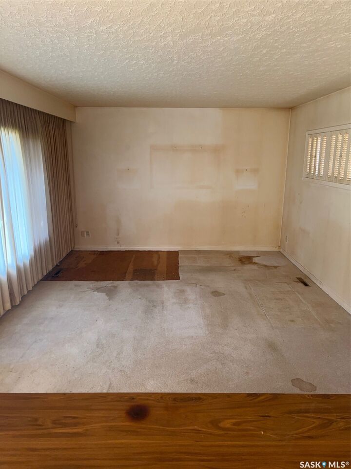 Property Photo:  1605 Landa Street  SK S7J 0P5 