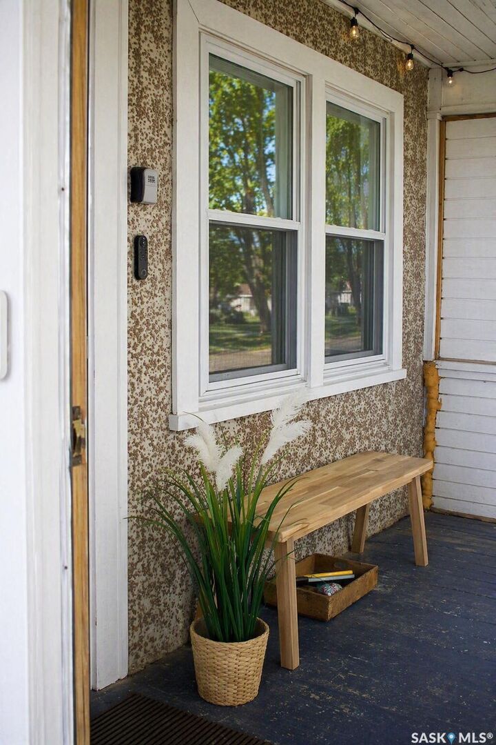 Property Photo:  345 2nd Street W  SK S0N 2M0 