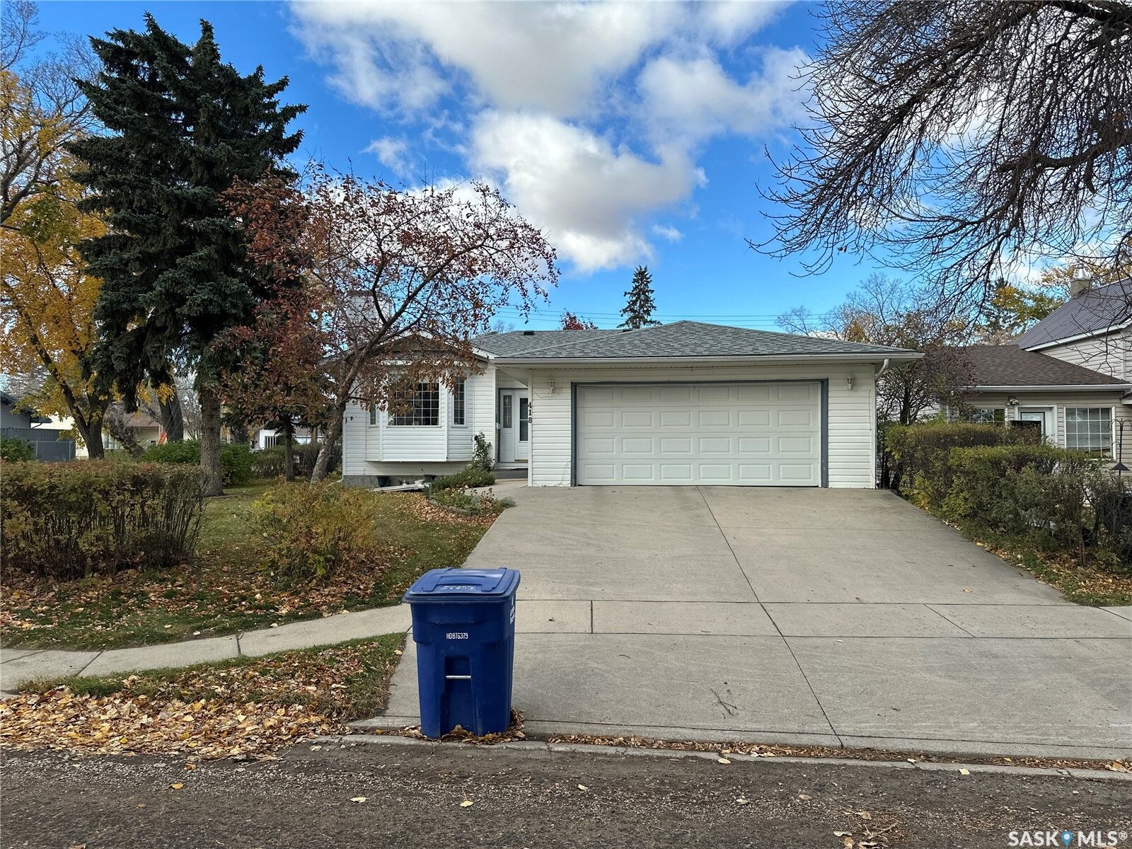 Property Photo:  418 Railway Avenue  SK S0K 3R0 