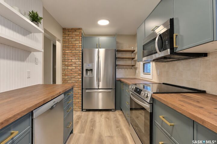 Property Photo:  3721 Caen Avenue  SK S4S 0Y5 