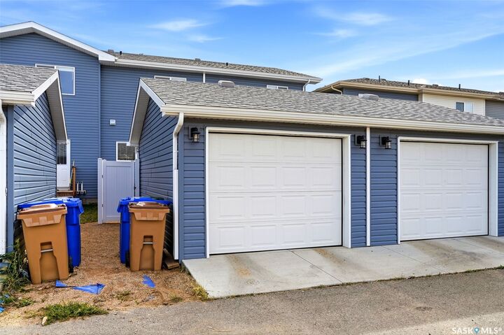 Property Photo: 7636 Mapleford Boulevard SK S0G 5K0