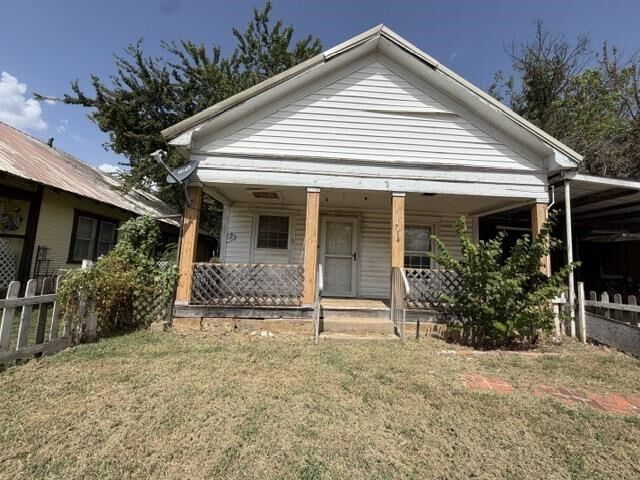 Property Photo:  714 E Oak Street  OK 74023 
