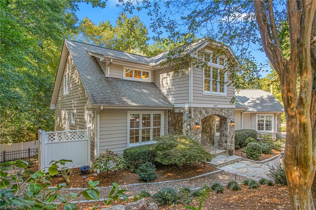Property Photo:  825 E Franklin Street  NC 27514 