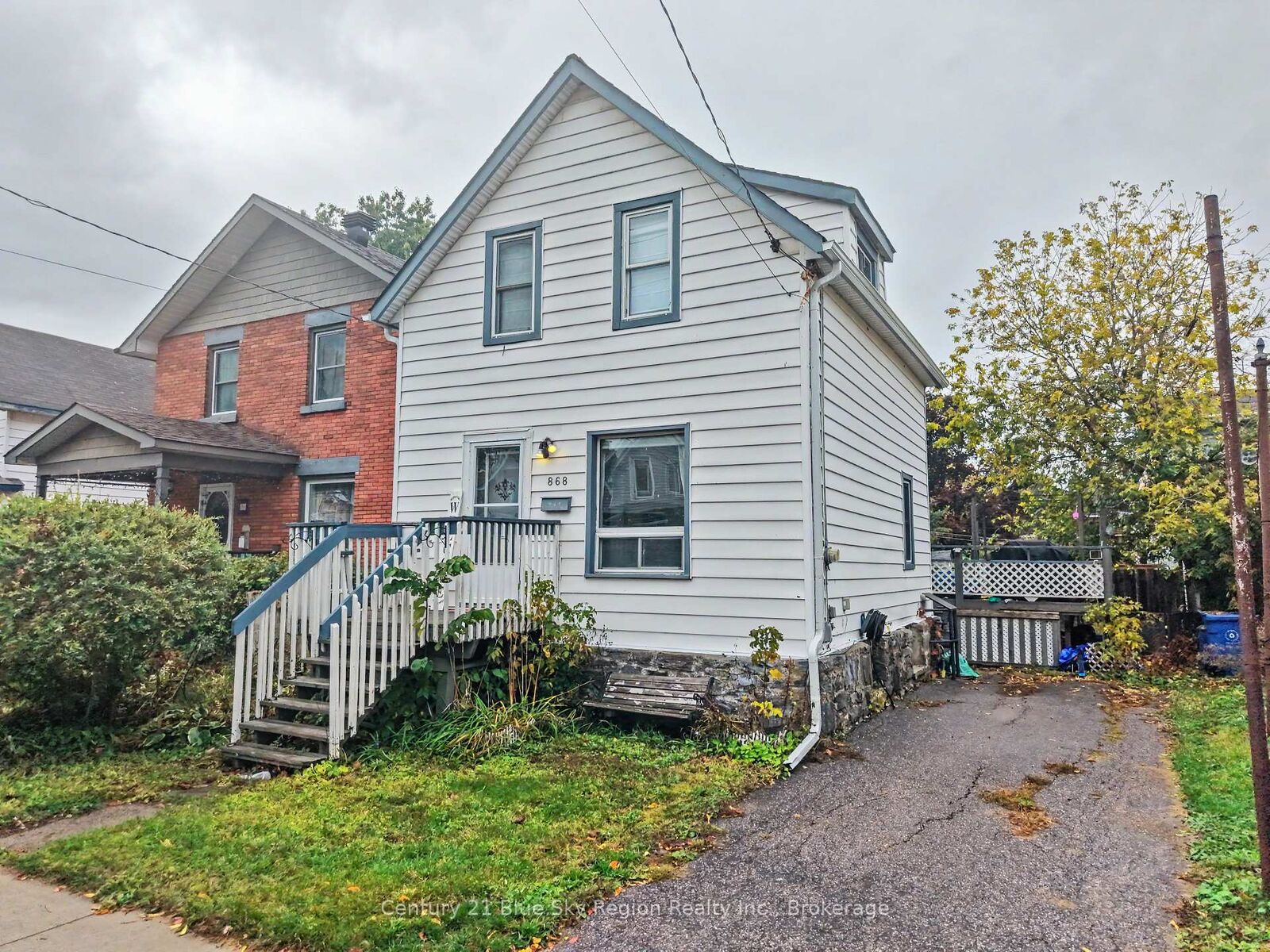 Property Photo: 868 Wyld Street ON P1B 2A4