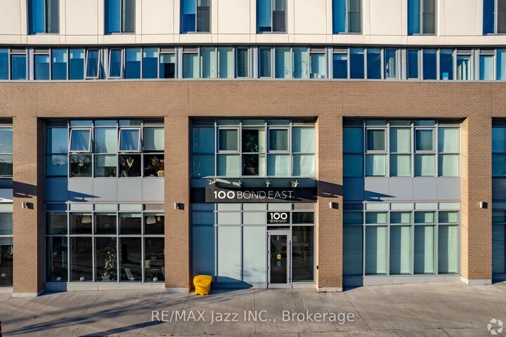Property Photo: 100 Bond Street E 412 ON L1G 0E6