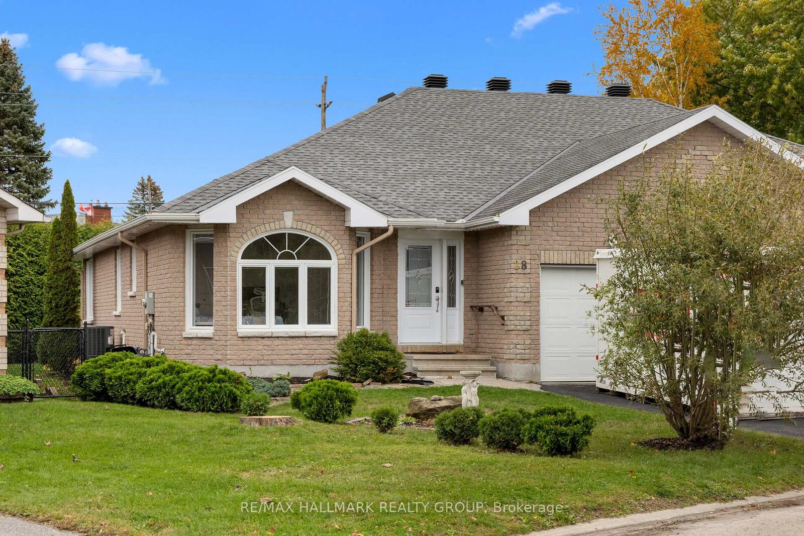 Property Photo:  28 Dr Gordon Crescent  ON K0G 1J0 